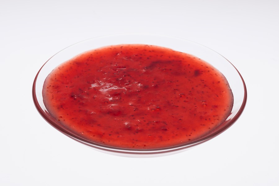 Fruchtzubereitung Erdbeere BIO für Joghurt in Glasschale