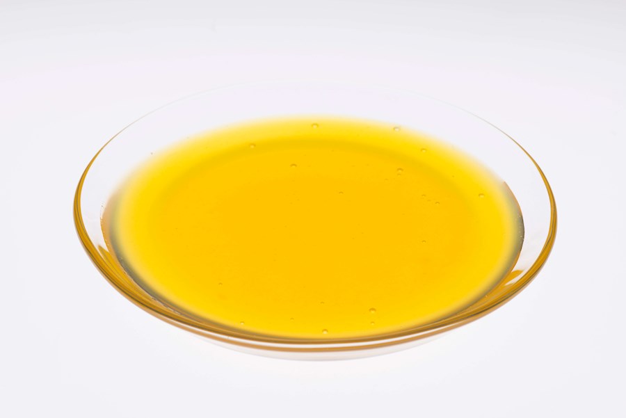 Orangensirup in Glasschale